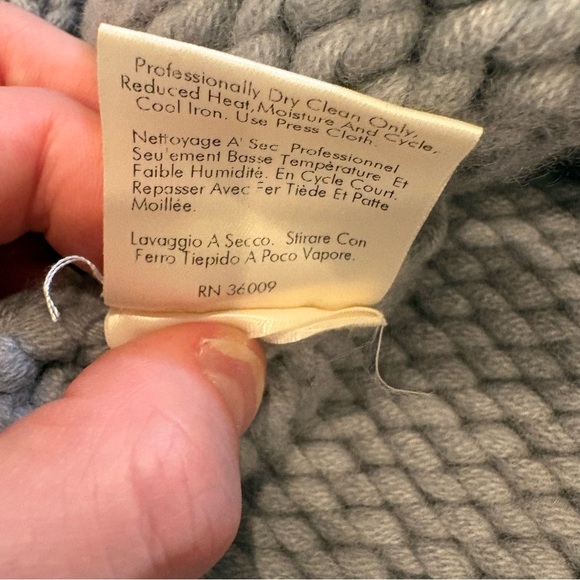 Vintage 1990’s 100% cashmere Calvin Klein Light Gray Knit Sweater - Picture 7 of 8